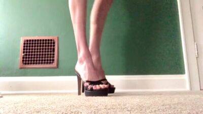 Femme Feet In High Heels - shemalez.com