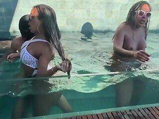 Two guys fucked by TS Bianca Ferraz and Aylla Gattina in the pool - ashemaletube.com