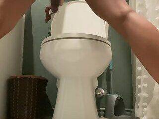 Stroking on the toilet and twerking - ashemaletube.com